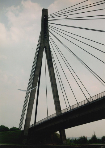 Visé. Lixhe. Pont haubane.