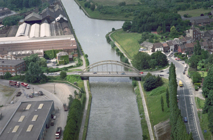 Clabecq et Ronquières. Pont-route de Clabecq et bassin de virement de Ronquières.