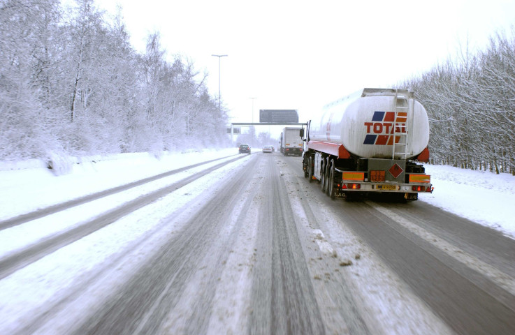 Province du Luxembourg. Service d'hiver. Chasse-neige. Epandeuse.