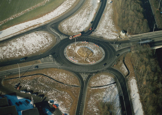 Namur. Bouge. Giratoire à la sortie 14 de l'E411.