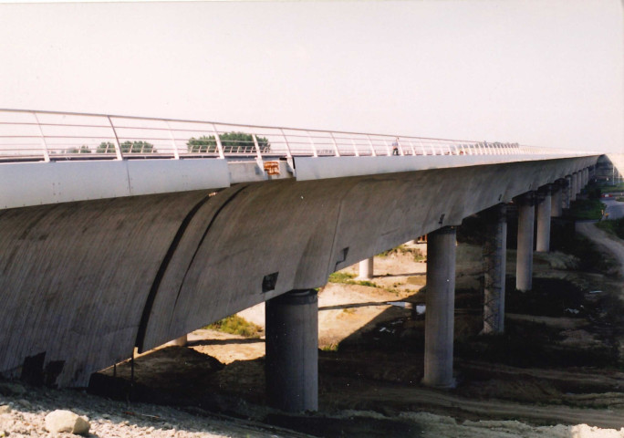 La Louvière. Houdeng-Aimeries. Canal du Centre à 1350 tonnes. Mise sous eau.