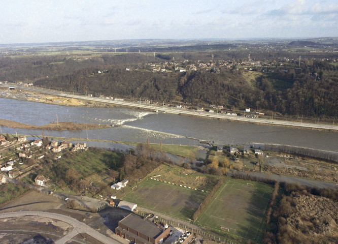 Cheratte à Argenteau. La Meuse en crue.