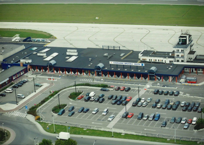 Charleroi. Gosselies. Installations aéroportuaires et zone de l'aéropôle.