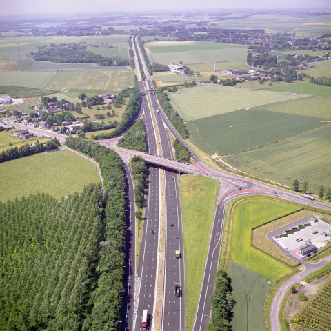 Saint-Georges-sur-Meuse. Mise à trois bandes de l'autoroute de Wallonie.