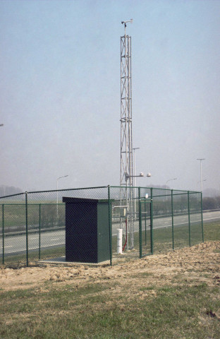 Berloz. Station météorologique le long de la E40.