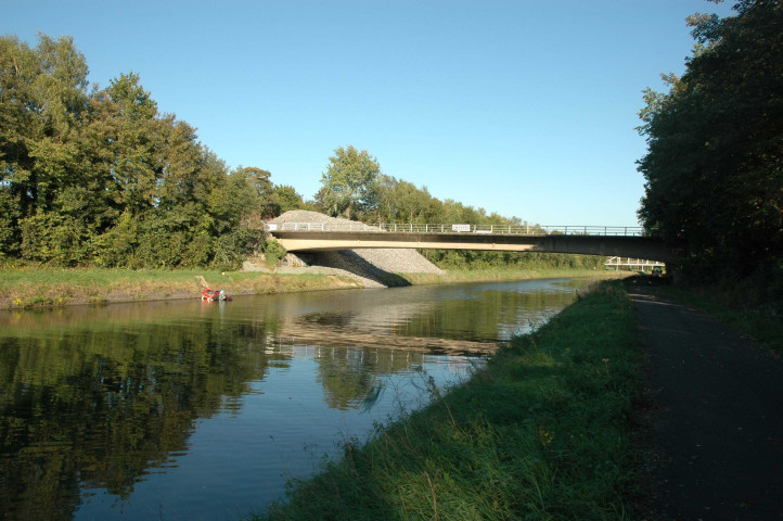 Mons. Ghlin. Démolition du pont Mouligneau