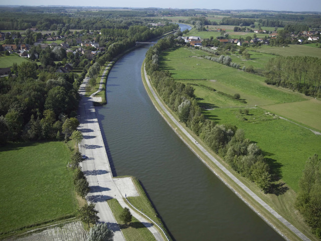 Péruwelz. Roucourt. Vues aériennes du canal Nimy-Blaton.