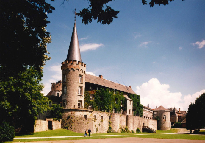 Florennes. Château.