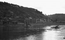 Bouvignes-sur-Meuse. Pont détruit sur la Meuse.