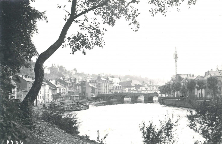 Vieux pont de Liège. Quai de la Maladrerie