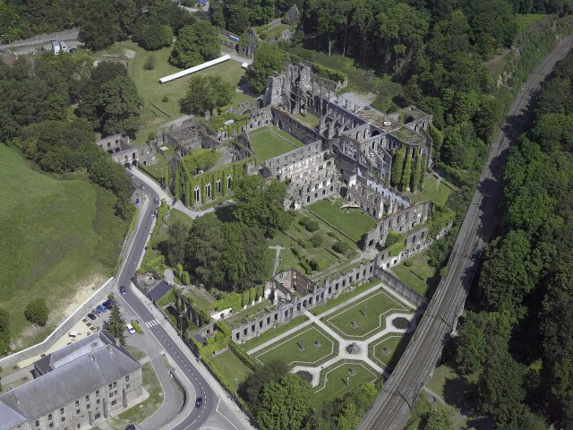 Villers-la-Ville. Abbaye.