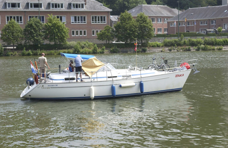 Hastière. Haute-Meuse. Bateaux de plaisance.