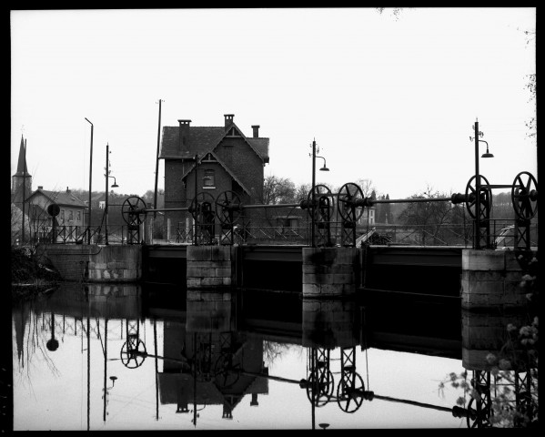 Landelies. Barrage sur la Sambre.