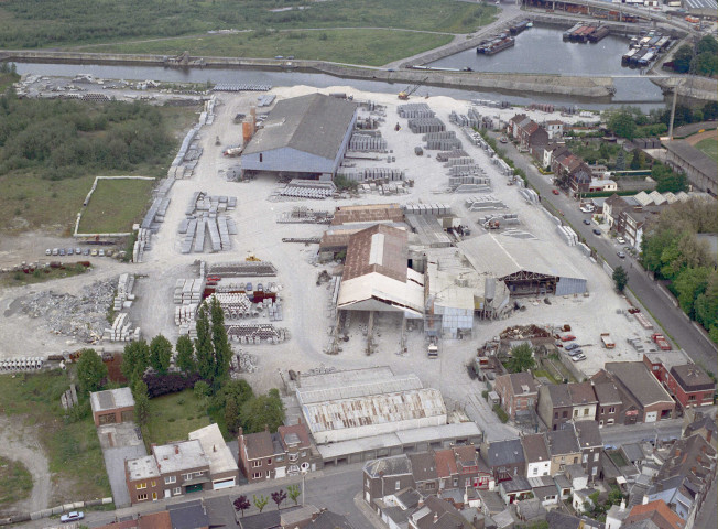 Monceau-sur-Sambre. Zone portuaire.