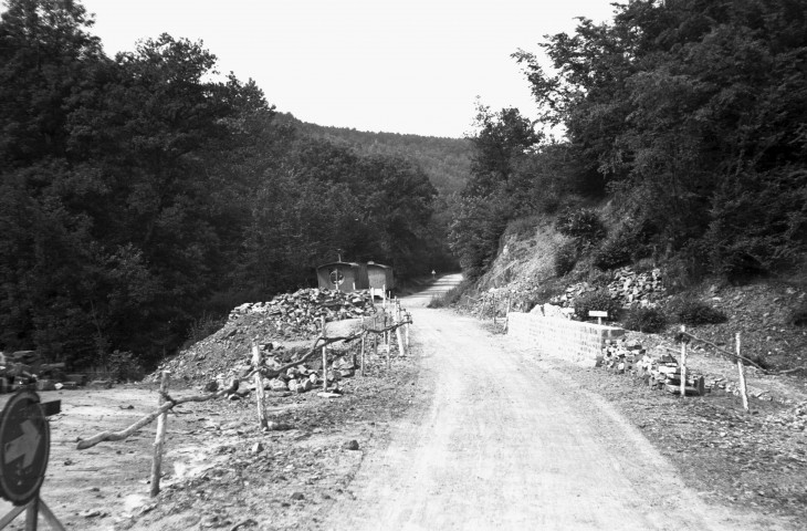 Ombret-Rawsa. Pont sur la route de Yernée-Fraineux.