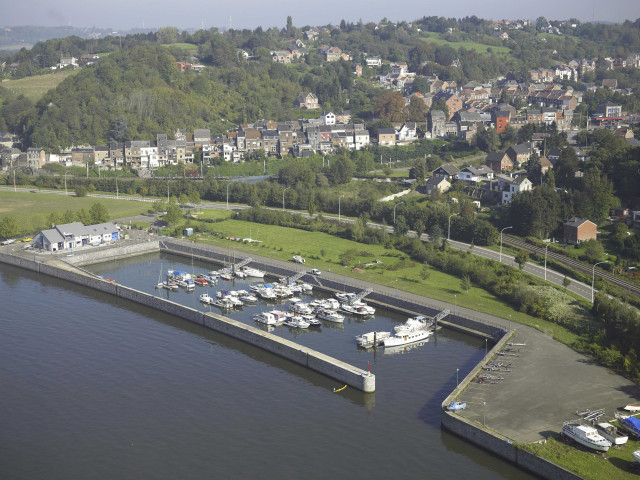Huy. Statte. Corphalie. Port de plaisance.
