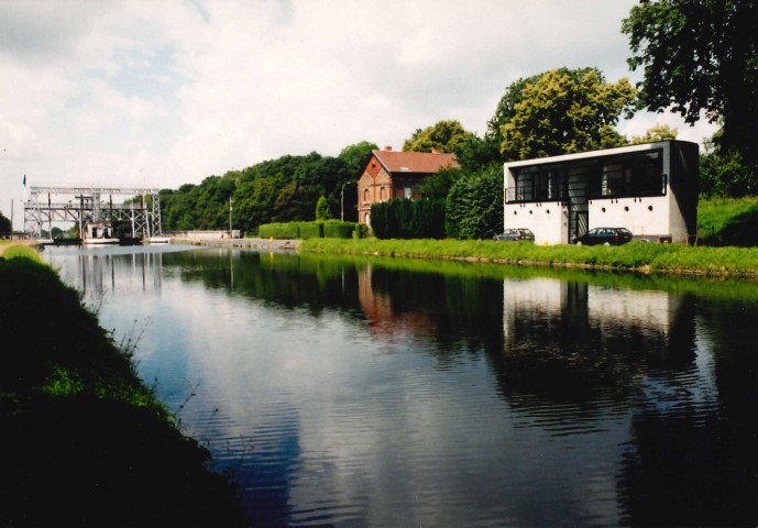 La Louvière. Houdeng-Aimeries. Ascenseur n°2. Bâtiments de service.