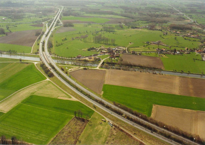 Bernissart. Pommeroeul. Autoroute E42 et pont du chemin de Chièvres.