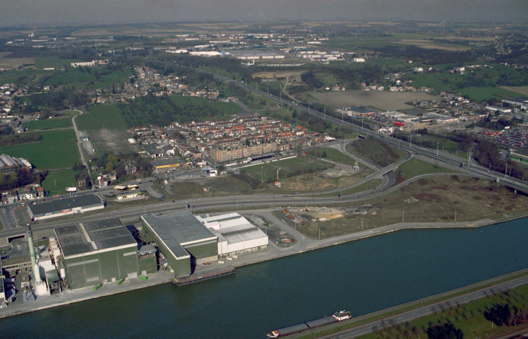 Liège et Herstal. Future route portuaire pour l'Île Monsin et travaux en bords de Meuse.