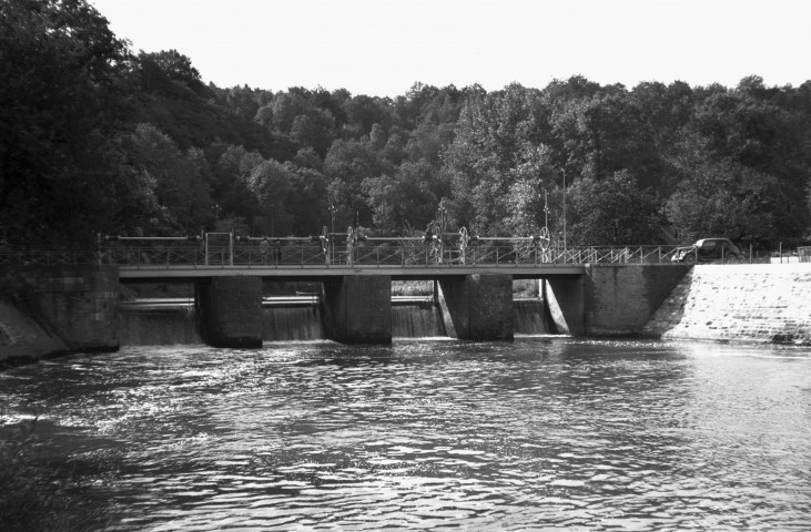 Landelies. Pont sur le déversoir de la Sambre.