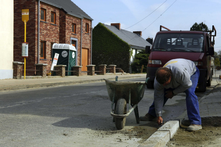 Villers-la-Ville. Mellery. Aménagements pour vélos.