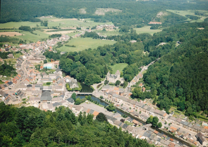 Viroinval. Nismes. Eau Noire. Château Licot.