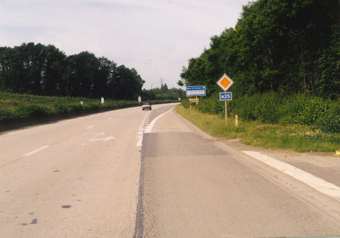 Mont-Saint-Guibert. RN 25 et routes diverses.