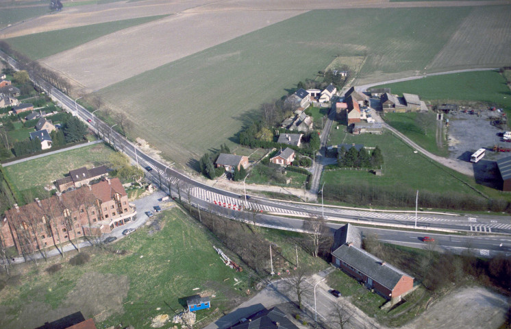 Namur. Thines. Aménagement d'un virage.