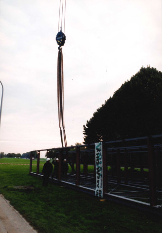 Braine-le-Comte. Ronquières. Plan incliné. Ascenseurs panoramiques. Mise en place d'une cage.
