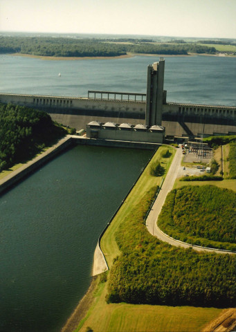 Froidchapelle. Lacs Plate Taille. Barrage et centrale électrique.