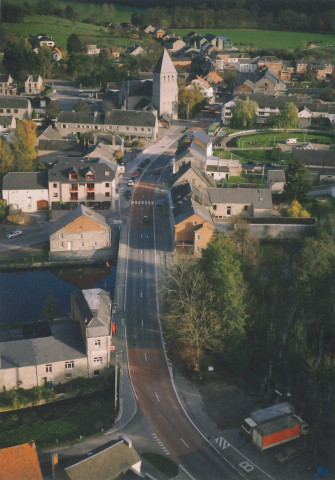 Rochefort. RN86, marquage au sol.