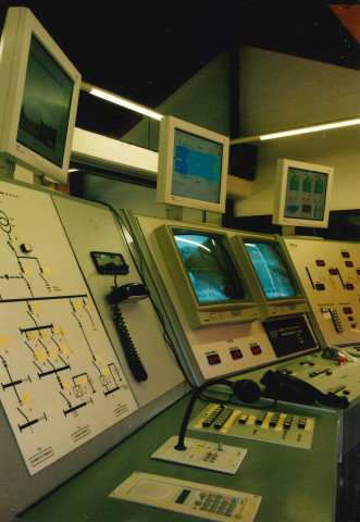 Hastière. Waulsort. Barrage-écluse n°2. Pupitre de commande du complexe.