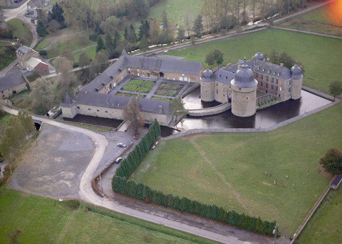 Lavaux-Sainte-Anne. Château et musée.