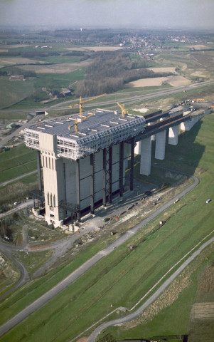 Strépy-Bracquegnies et Thieu. Nouvel ascenseur funiculaire.