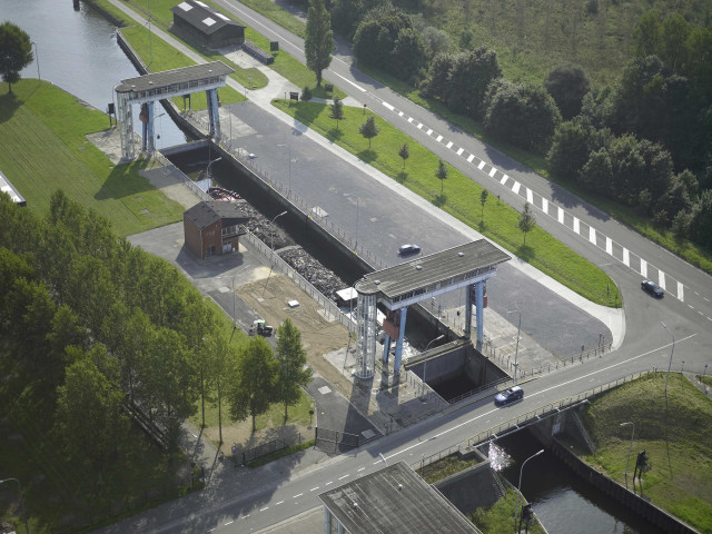 Antoing. Péronnes. Canal Nimy-Blaton.