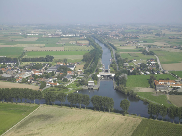Pecq. Herinnes. Vues aériennes de l'Escaut. Ecluse.