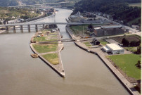 Vues aériennes de l'écluse et du pont-barrage des Grands-Malades