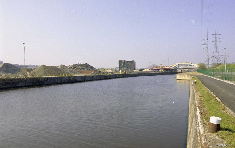 Charleroi. Montignies-sur-Sambre. Multimodale. Quai d'embarquement et de débarquement.