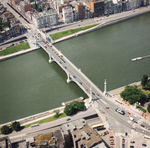 Liège. Pont de Fragnée après rénovation et retour des angelots.