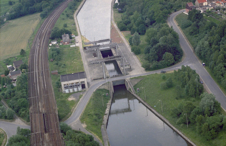 Viesville. Pont sur la tête aval de l'écluse n°3.