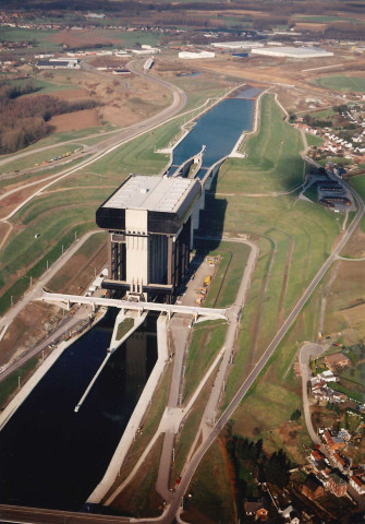 La Louvière. Strépy-Thieu. Vues aériennes des ascenseurs.