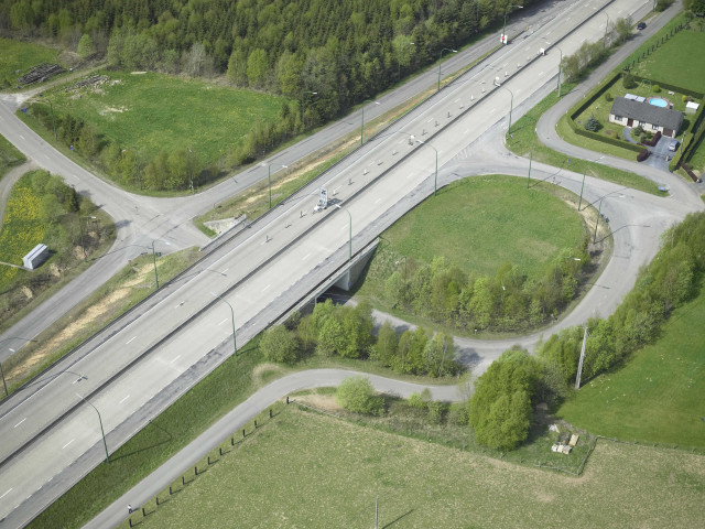 Sainte-Ode. Lavacherie. N4. Echangeur.