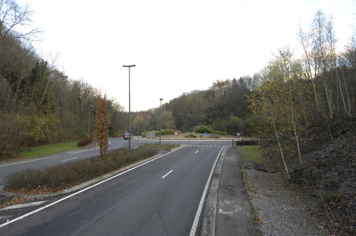 Floreffe. Œuvre d'art du carrefour de la N90.