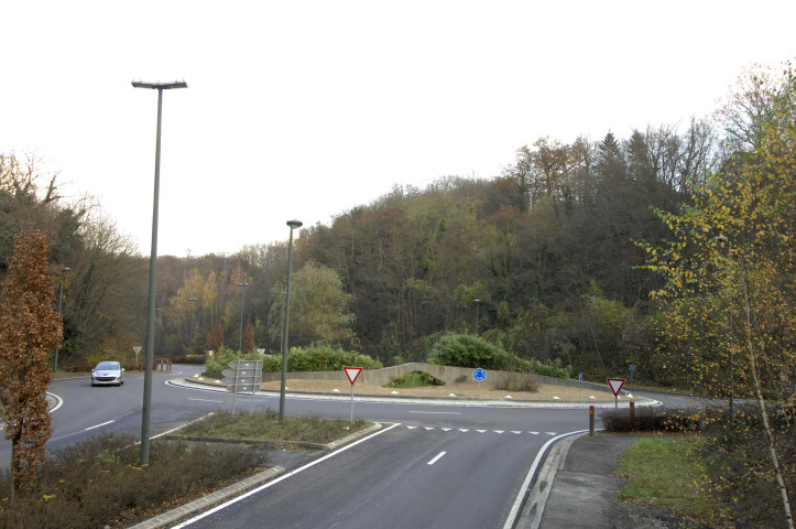 Floreffe. Œuvre d'art du carrefour de la N90.