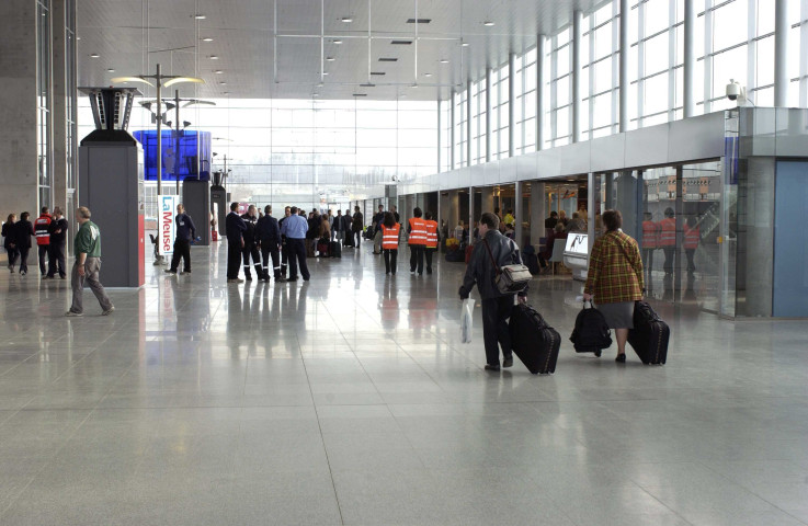 Grâce-Hollogne. Aéroport de Bierset. Nouvelle aérogare.