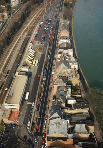 Dinant. Aménagement routier devant la gare SNCB.