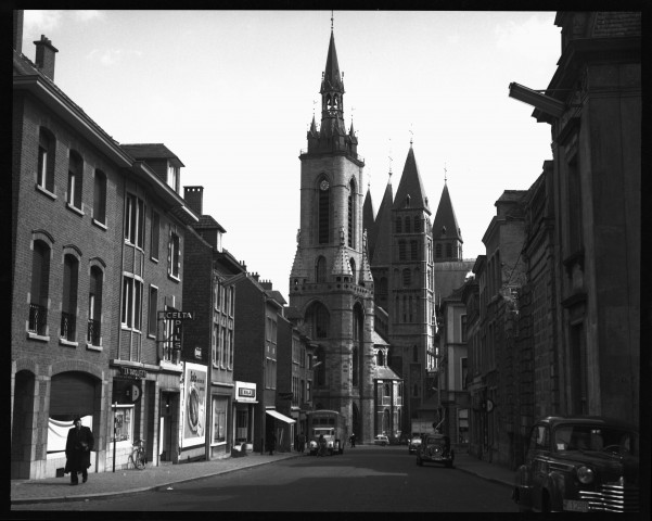 Tournai. Cathédrale et beffroi.