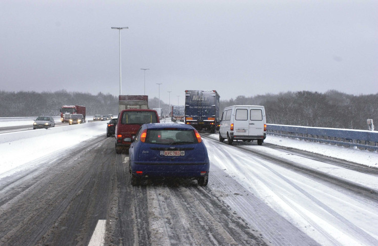 Province du Luxembourg. Service d'hiver. Chasse-neige. Epandeuse.