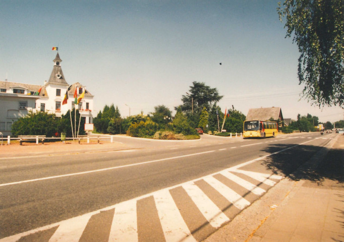 Hannut. Place du Marché et administration communale.