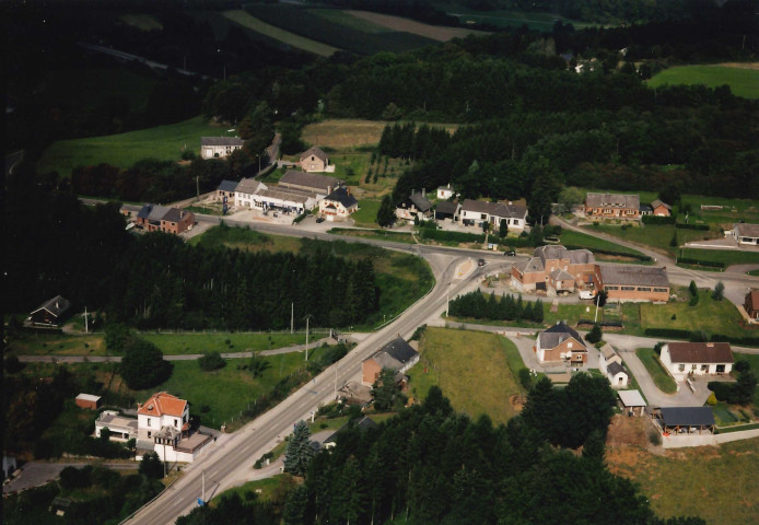 Durbuy. Grandhan. Petit-han. RN 833-983. Carrefour Lizen.